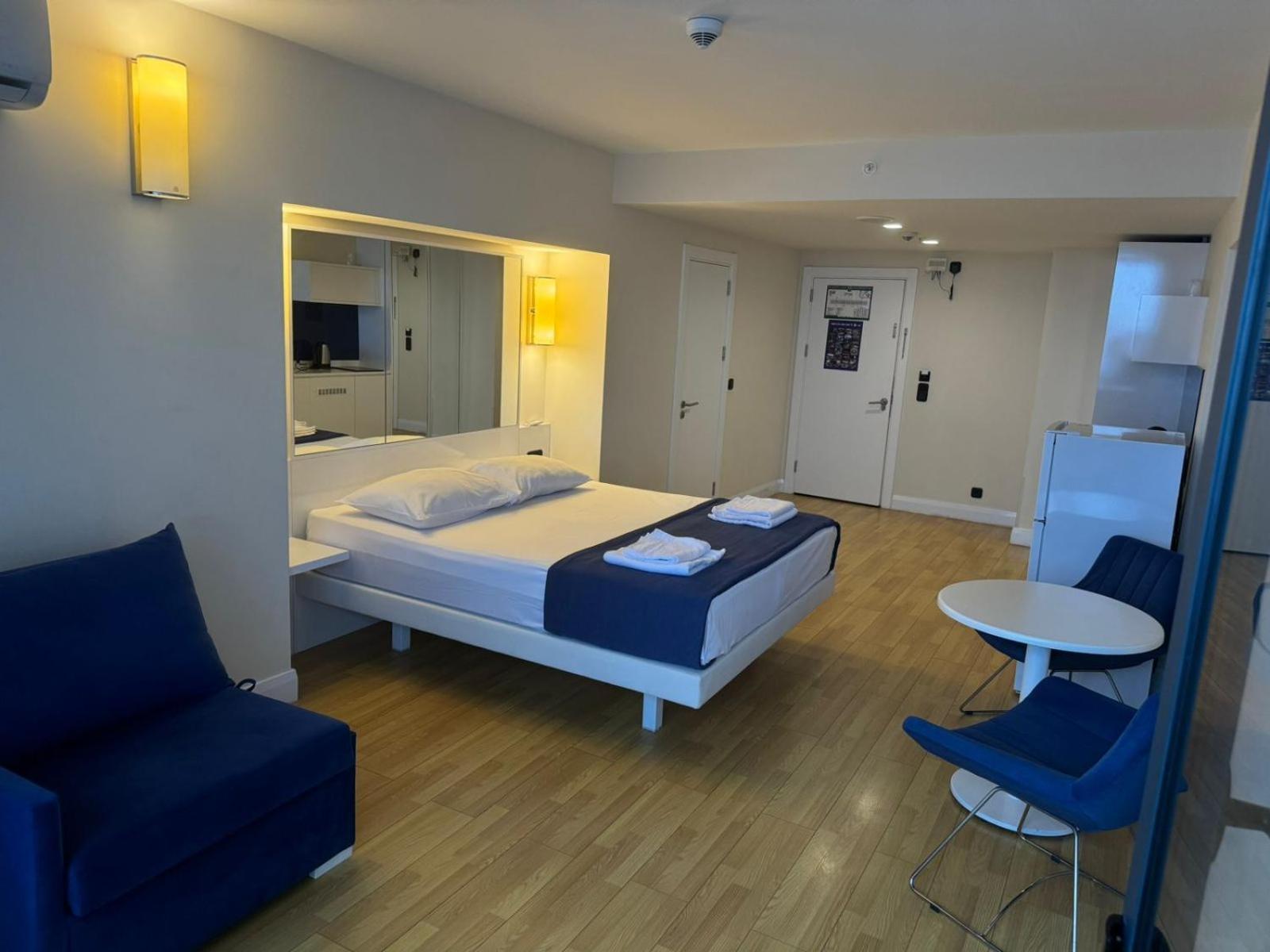 Lux Apart Hotel 555 Batumi Zimmer foto