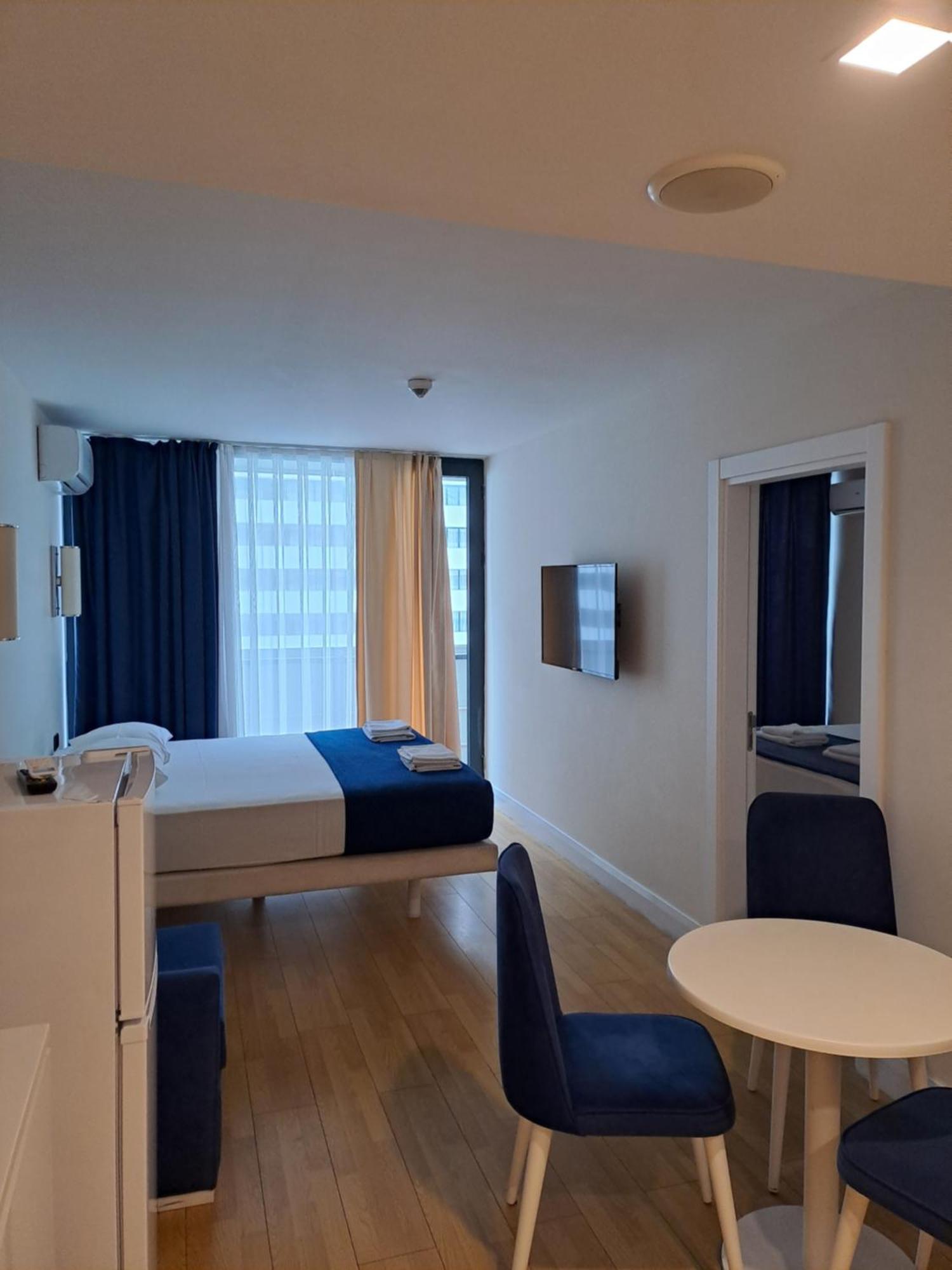 Lux Apart Hotel 555 Batumi Zimmer foto