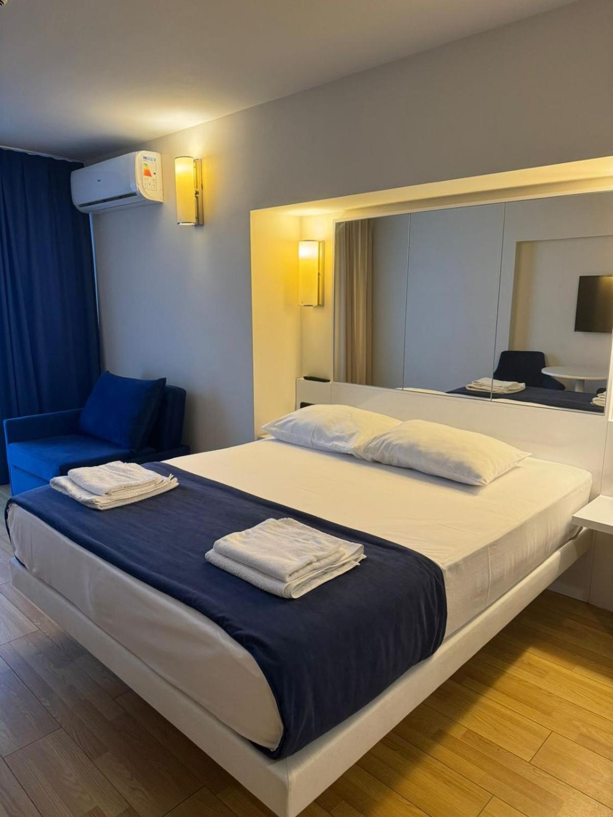 Lux Apart Hotel 555 Batumi Zimmer foto