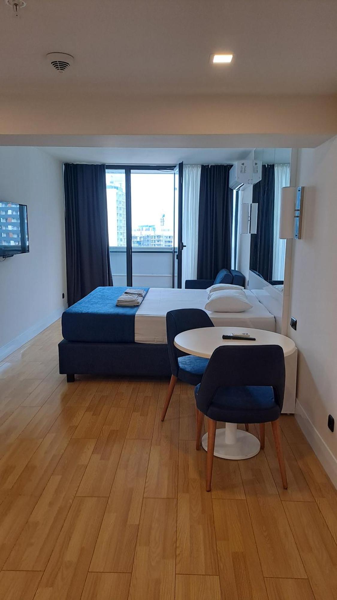 Lux Apart Hotel 555 Batumi Zimmer foto